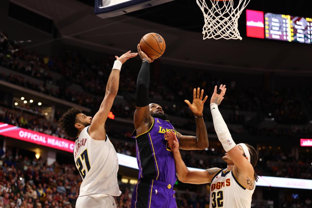 亚对他寄予 亚对他寄予