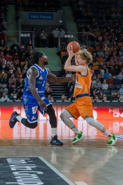 英媒：利物浦有意报价1亿英镑引进阿尔瓦雷斯 努涅斯将被加入交易