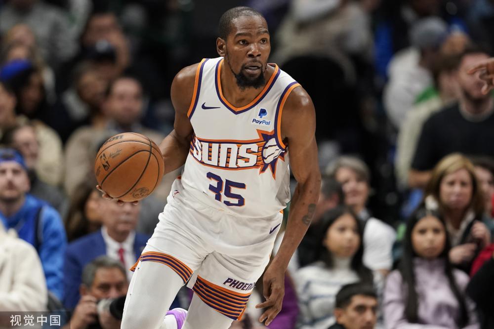 詹姆斯东契奇里夫斯均砍下25+5+5 且命中2+三分 历史首个三人组.